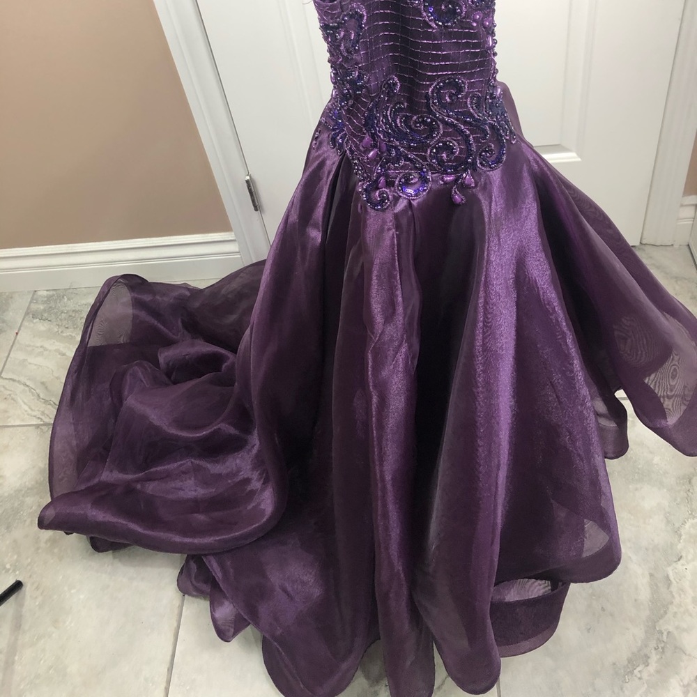Dress - Picture 2 of 3